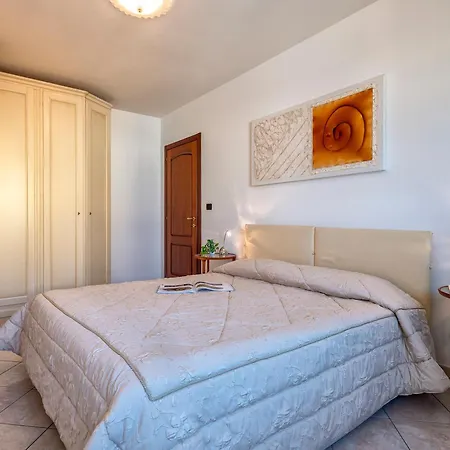 Sea View With Balcony! ألغيرو