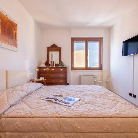 Guesthost - Sea View With Balcony! Daire Alghero