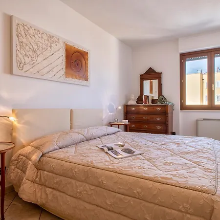 Guesthost - Sea View With Balcony! Daire *